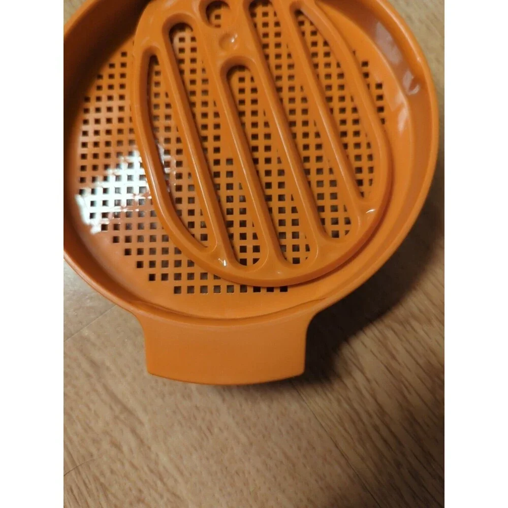 Tupperware Sift-It Sifter Flour Powder Sugar Orange Plastic Vintage